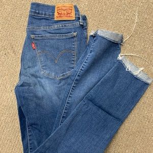 Distressed Levi skinny jeans